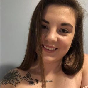 Meet your Posher, Caitlin